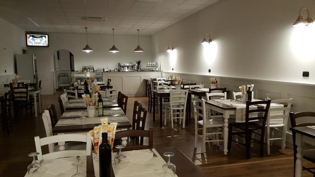 索莱披萨店酒店 圣乔瓦尼·鲁帕托 外观 照片